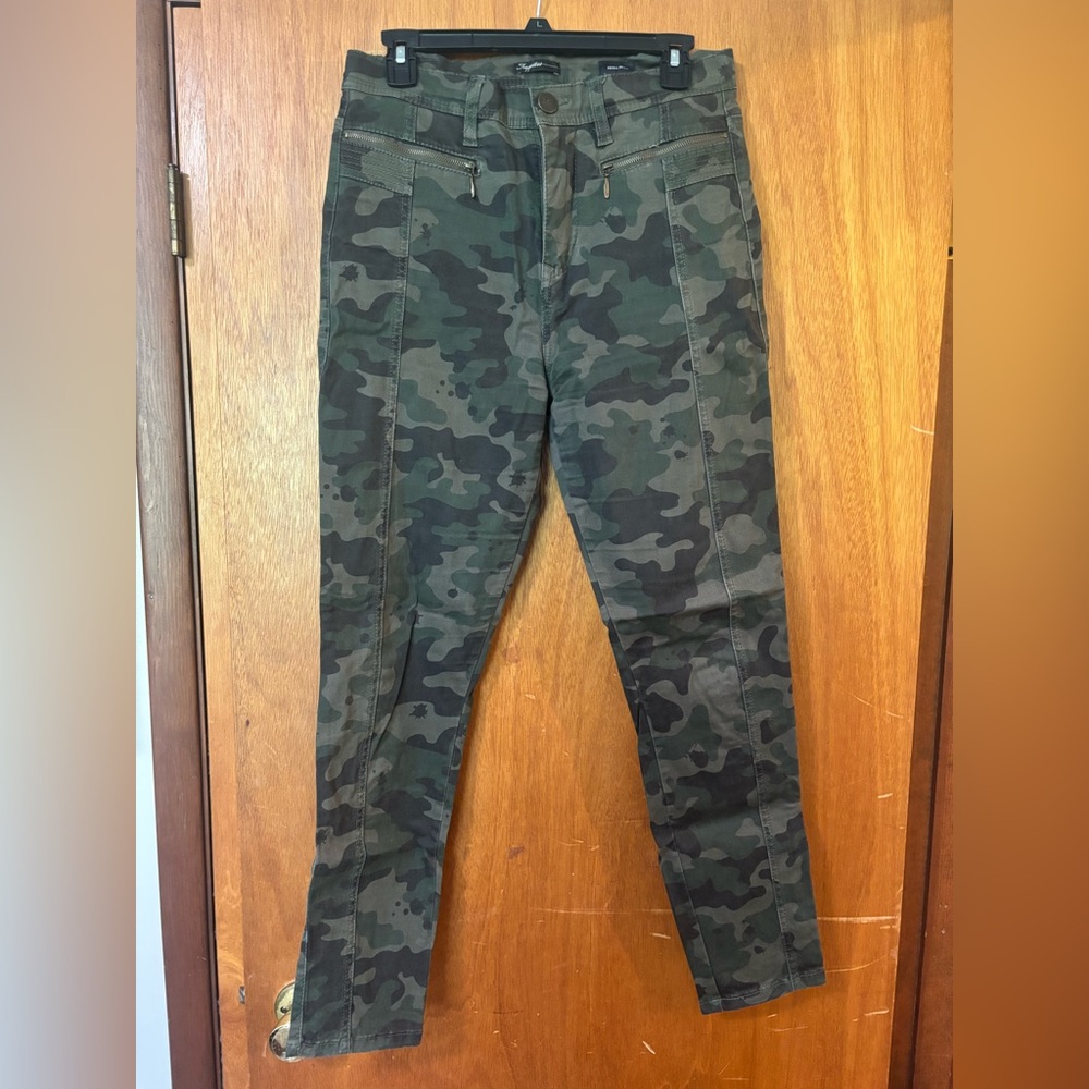 Women’s Camouflage Cargo Pants